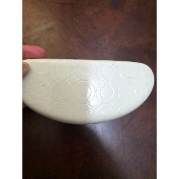 Coach Ivory Hard Shell Eyeglass Case Embossed Signature Pattern - Picture 4 of 7